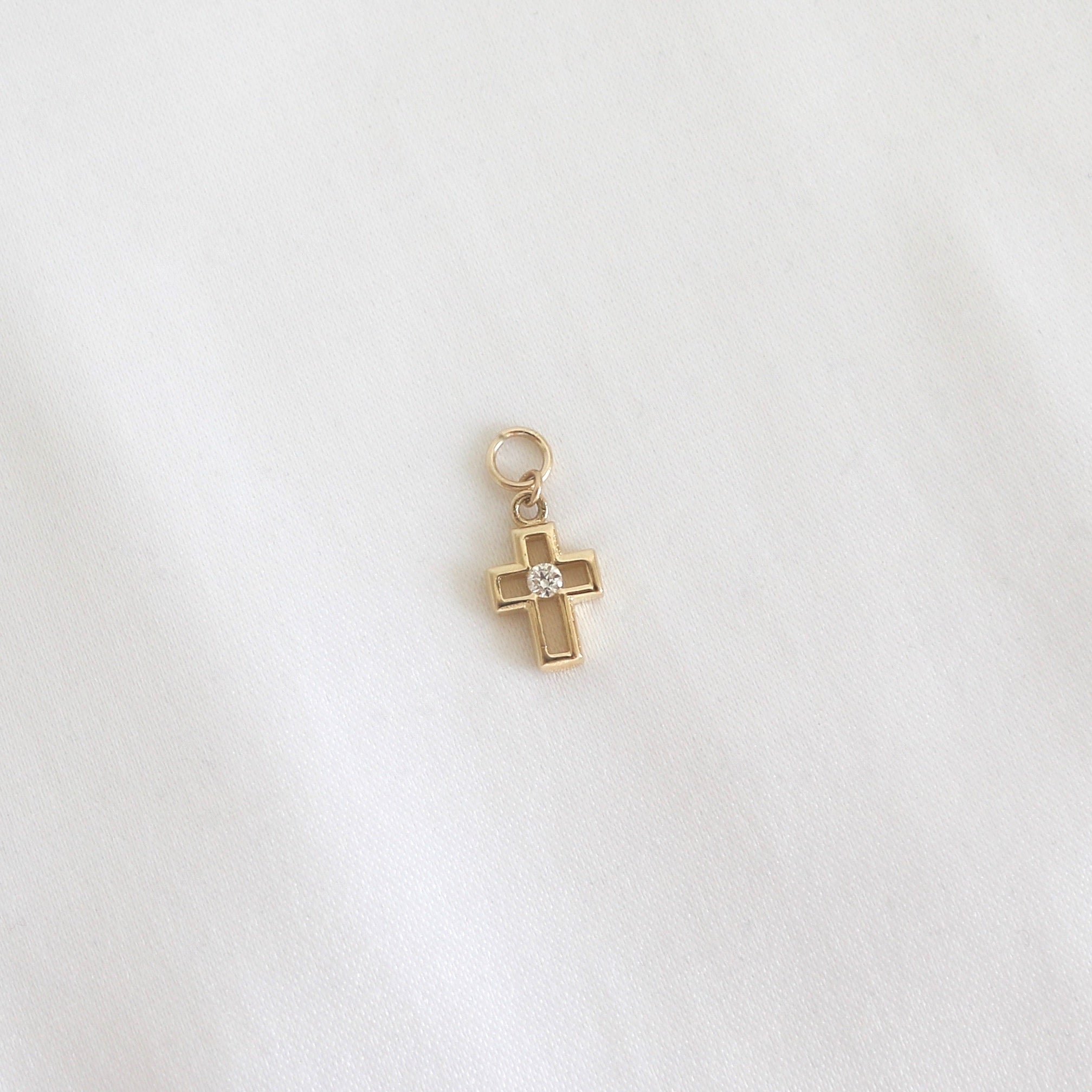 Breloque croix éblouissante