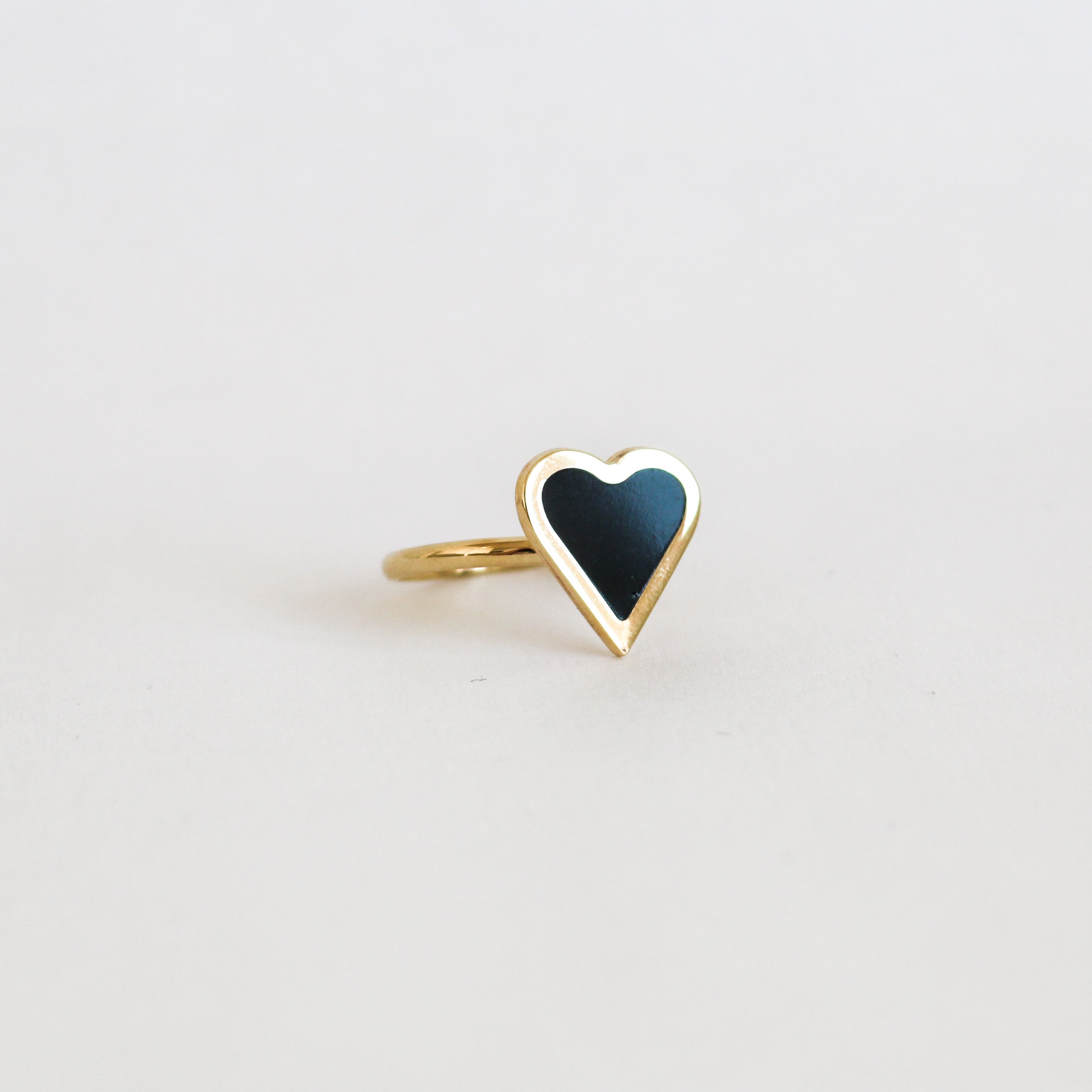 Bague coeur en émail noir